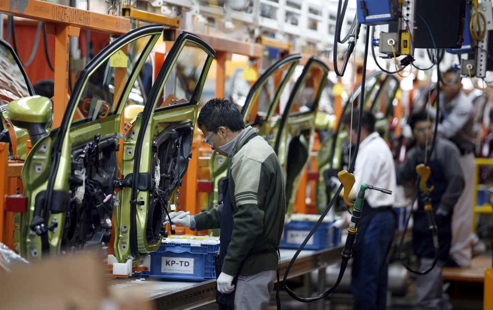 Cluster Industrial - Ford detiene producción en planta de cuautitlán por protestas de cnte