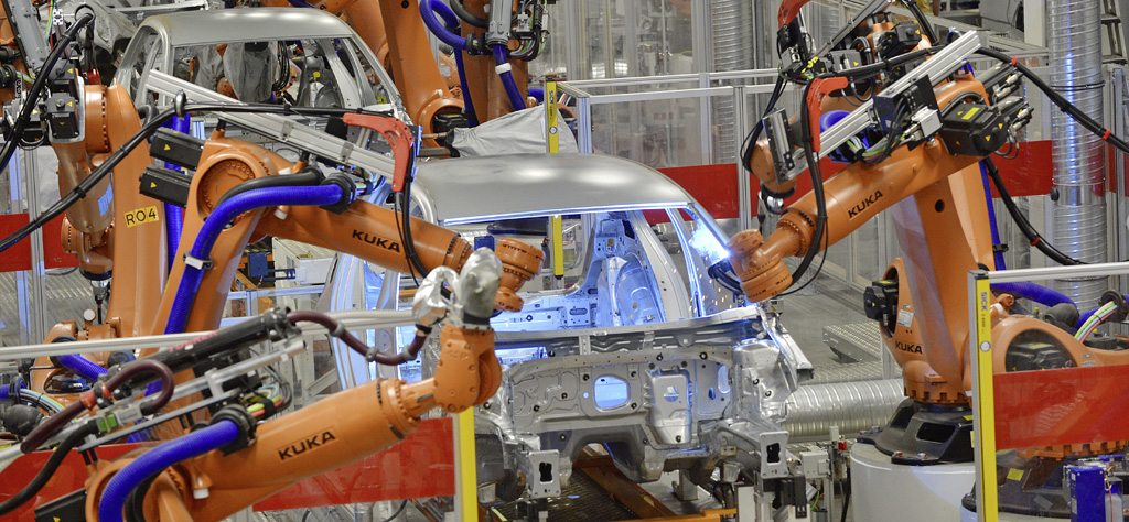 Cluster Industrial - Más robots, más empleos en la industria automotriz