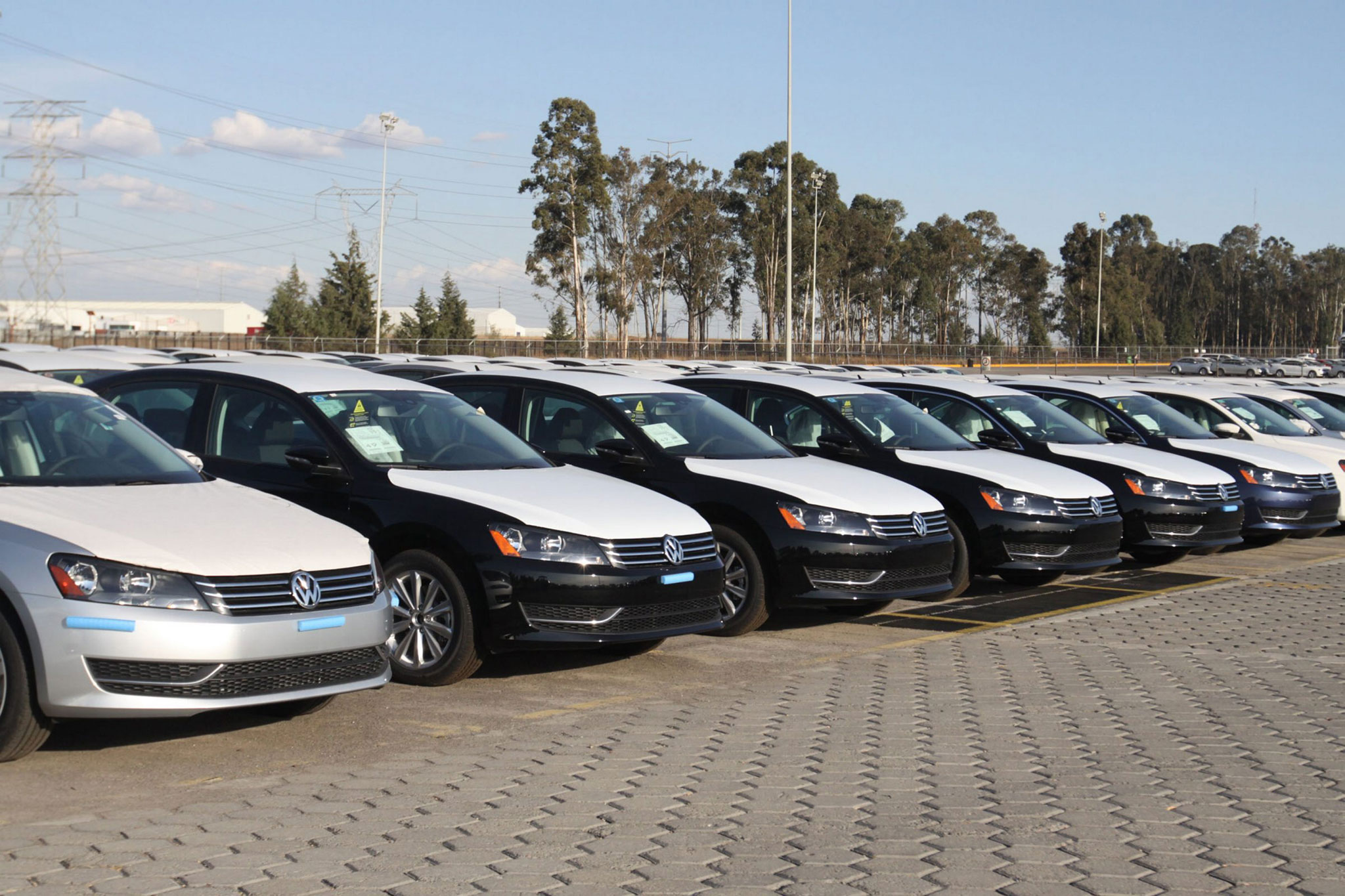 Cluster Industrial - Ventas de vehículos ligeros disminuyen 5.3% en agosto: Amia
