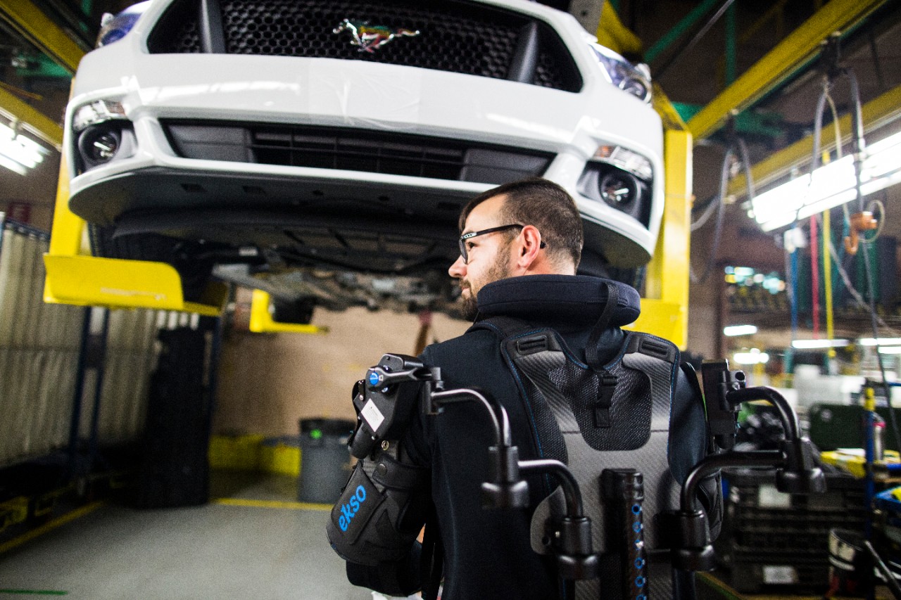 Cluster Industrial - Ford implementa tecnología exoesquelética para proteger a sus colaboradores