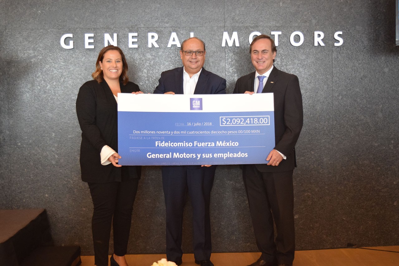 Cluster Industrial - General Motors entrega donativo para damnificados de sismos en México