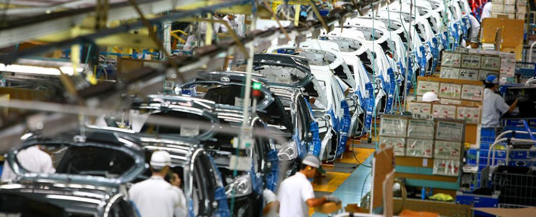 Cluster Industrial - Disminuye 6.4% las ventas de vehículos ligeros en julio