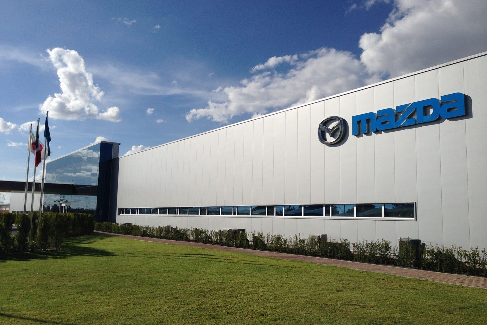 Cluster Industrial - Mazda logra la producción de 700 mil unidades en planta de Guanajuato