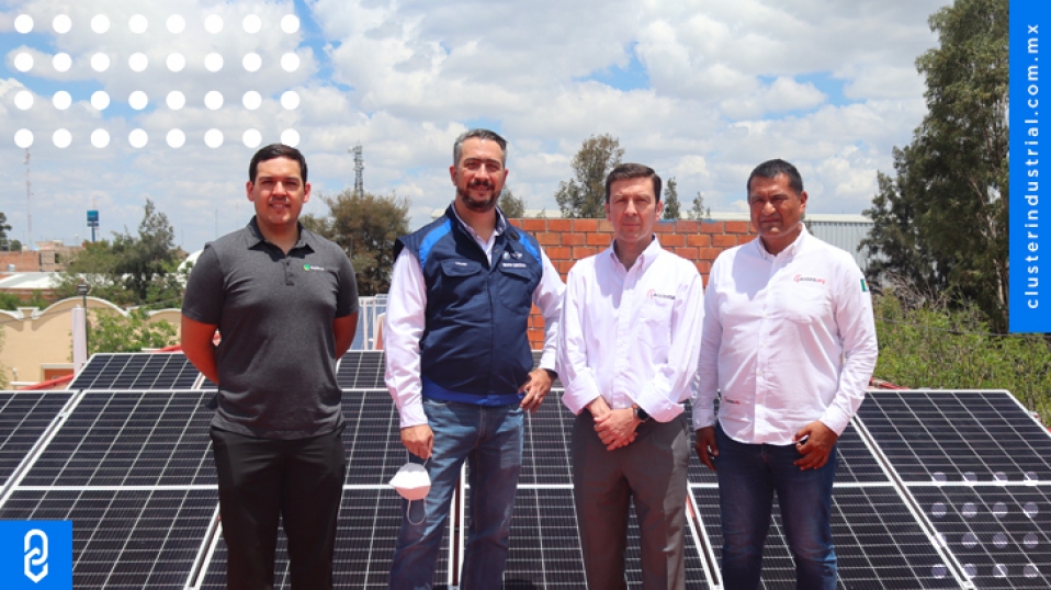 Cluster Industrial - BMW Group Planta San Luis Potosí entrega paneles solares a institución educativa