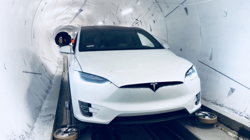 Cluster Industrial - Elon Musk presenta túnel subterráneo de transporte