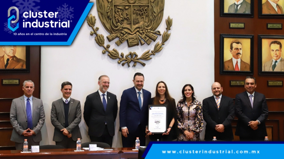 Cluster Industrial - La industria de Querétaro recibe premio al Mérito Empresarial 2022