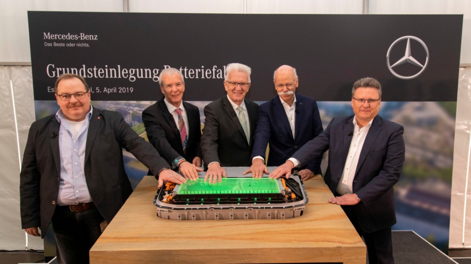 Cluster Industrial - Mercedes Benz inicia construcción de otra planta de baterías