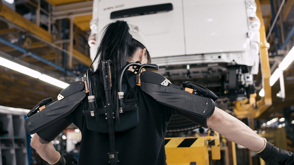 Cluster Industrial - Nissan incorporará exoesqueletos en sus líneas de producción