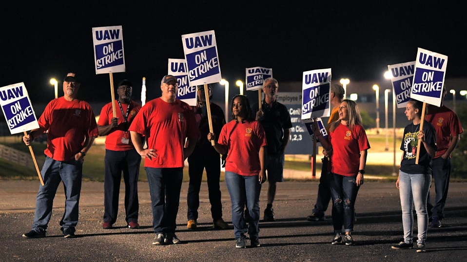 Cluster Industrial - Ya son miles de trabajadores de GM en huelga en los Estados Unidos